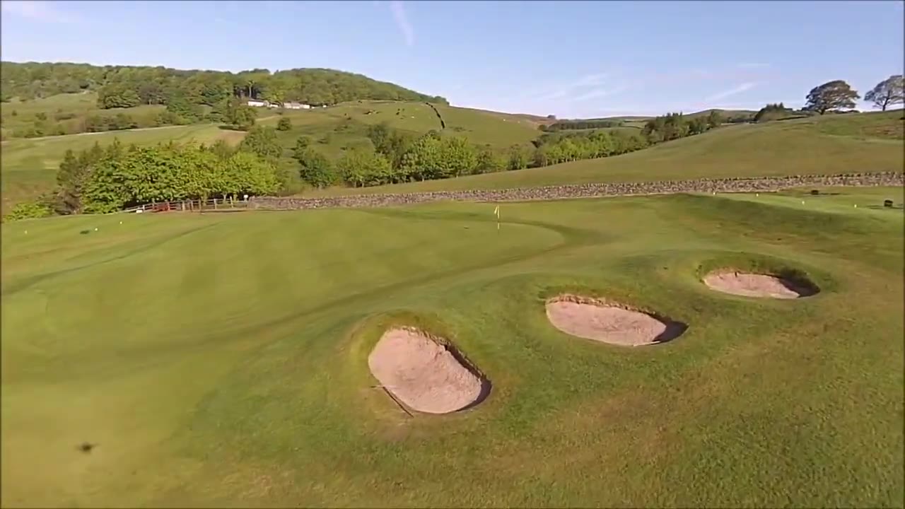 MacKenzie green at Cavendish — three classic bunkers protecting an elevated putting surface